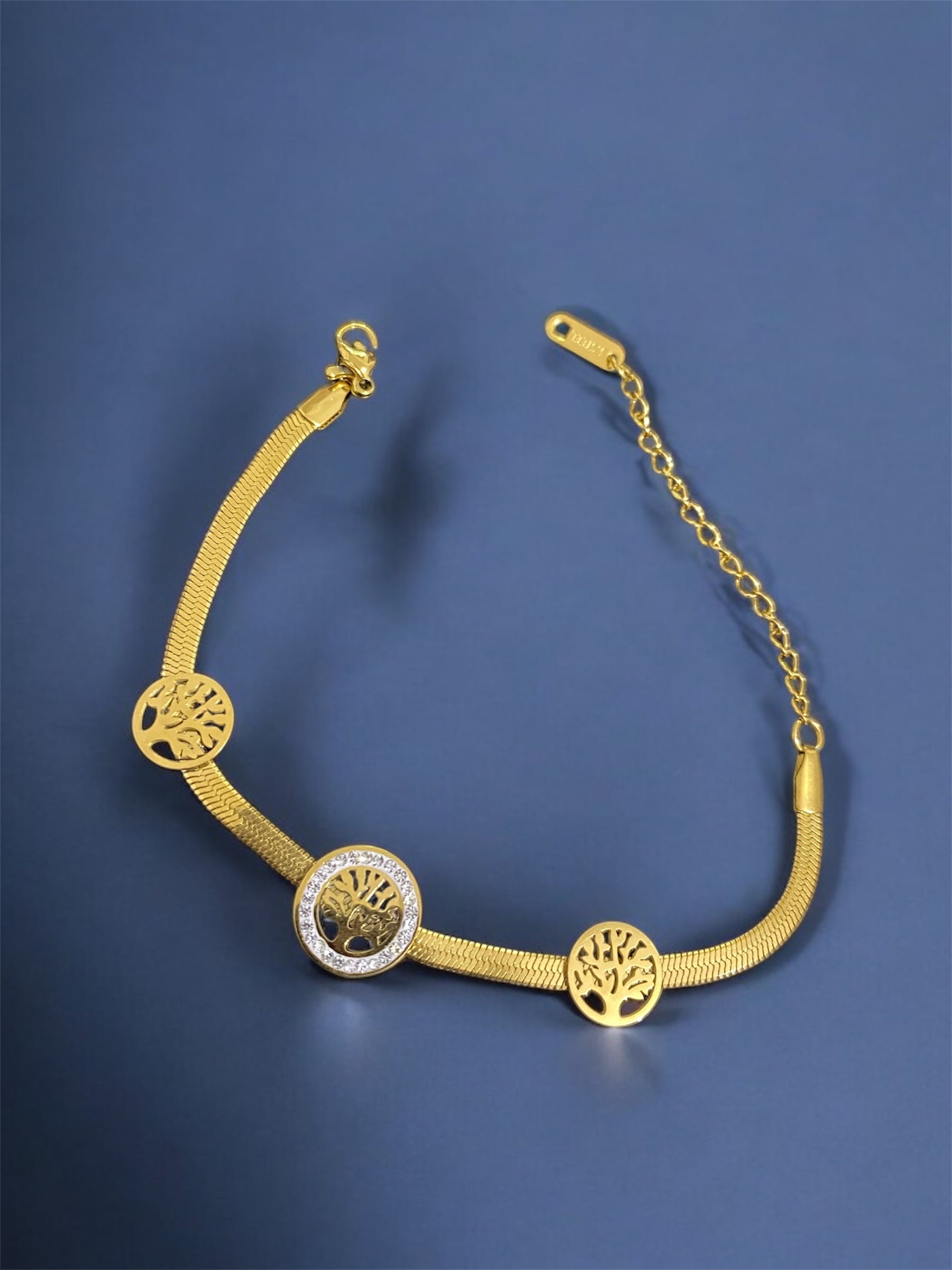 Elegant Anti-Tarnish Bracelet with Sparkling American Diamonds